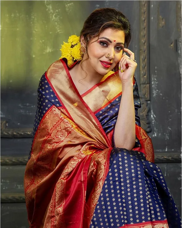 Blue_Embellished_Bollywood_Jacquard_Saree_(Blue)